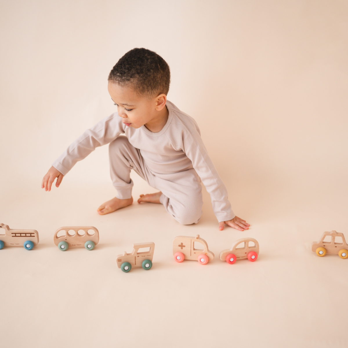 Wooden toy tractor for toddlers, photo 3
