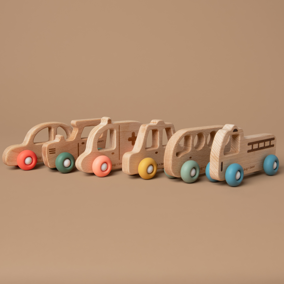 Wooden toy tractor for toddlers, photo 4