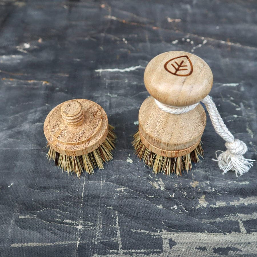 Sisal and palm pot scrubber with its spare replacement head