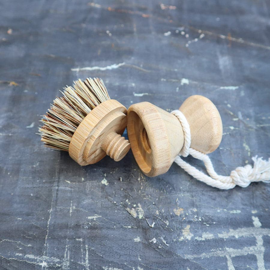 Refillable sisal and palm pot scrubber with bamboo handle